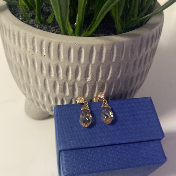 SWAROVSKI POST DROP GOLD TONE EARRINGS - Picture 3 of 5